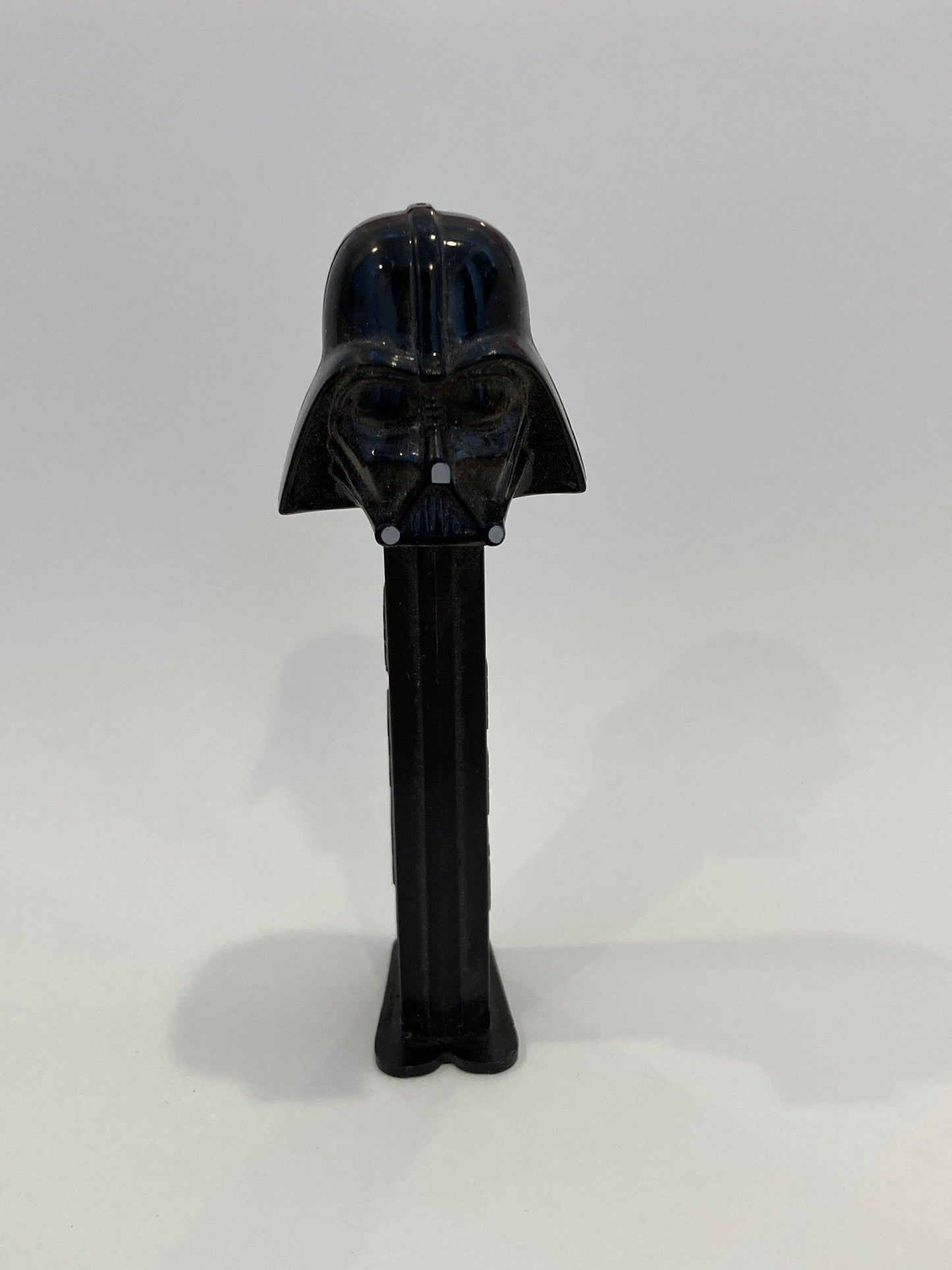 Vintage 1997 Star Wars Darth Vader PEZ Dispenser.