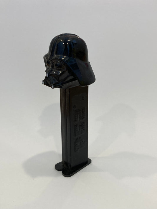 Vintage 1997 Star Wars Darth Vader PEZ Dispenser.