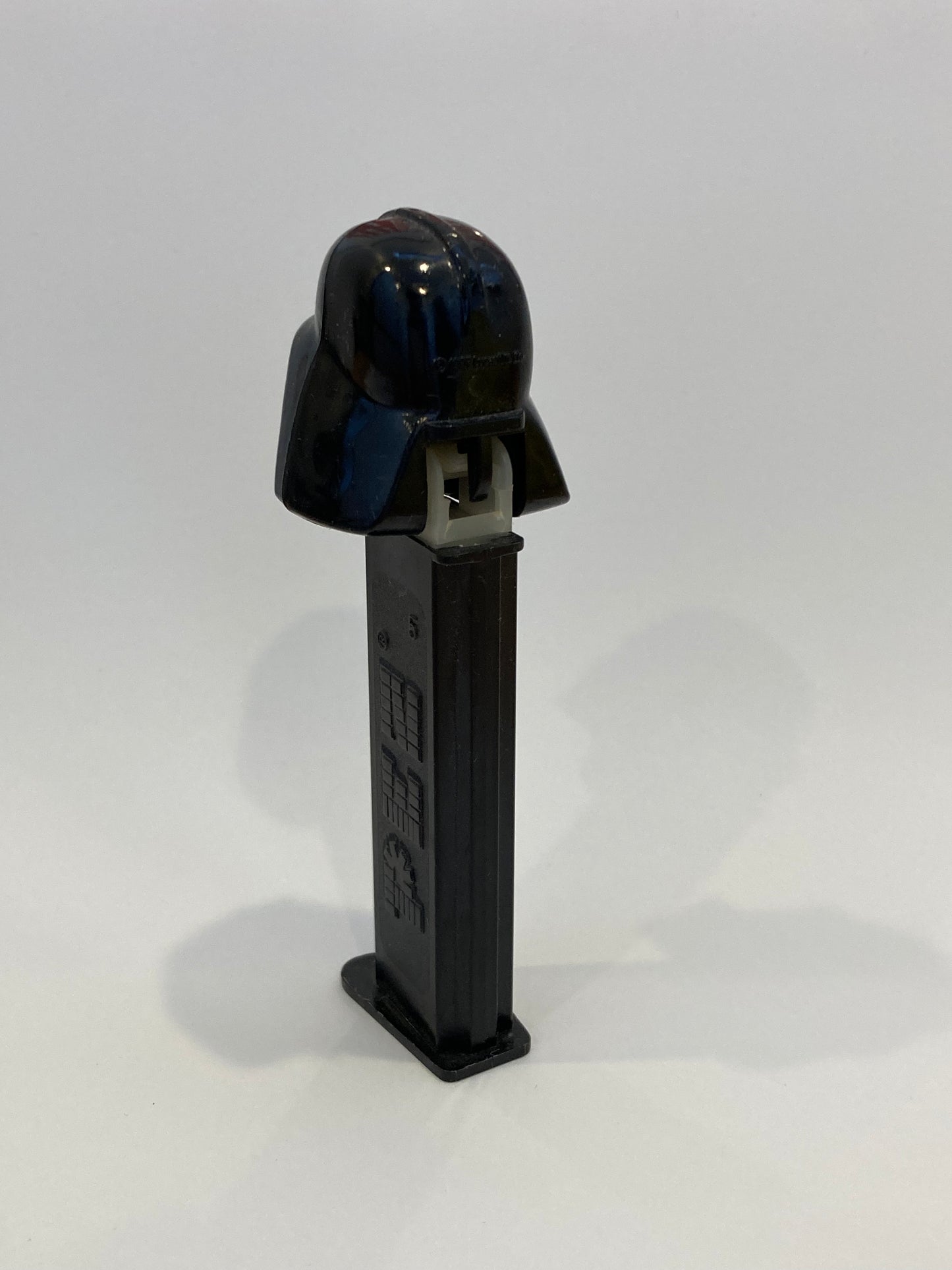 Vintage 1997 Star Wars Darth Vader PEZ Dispenser.