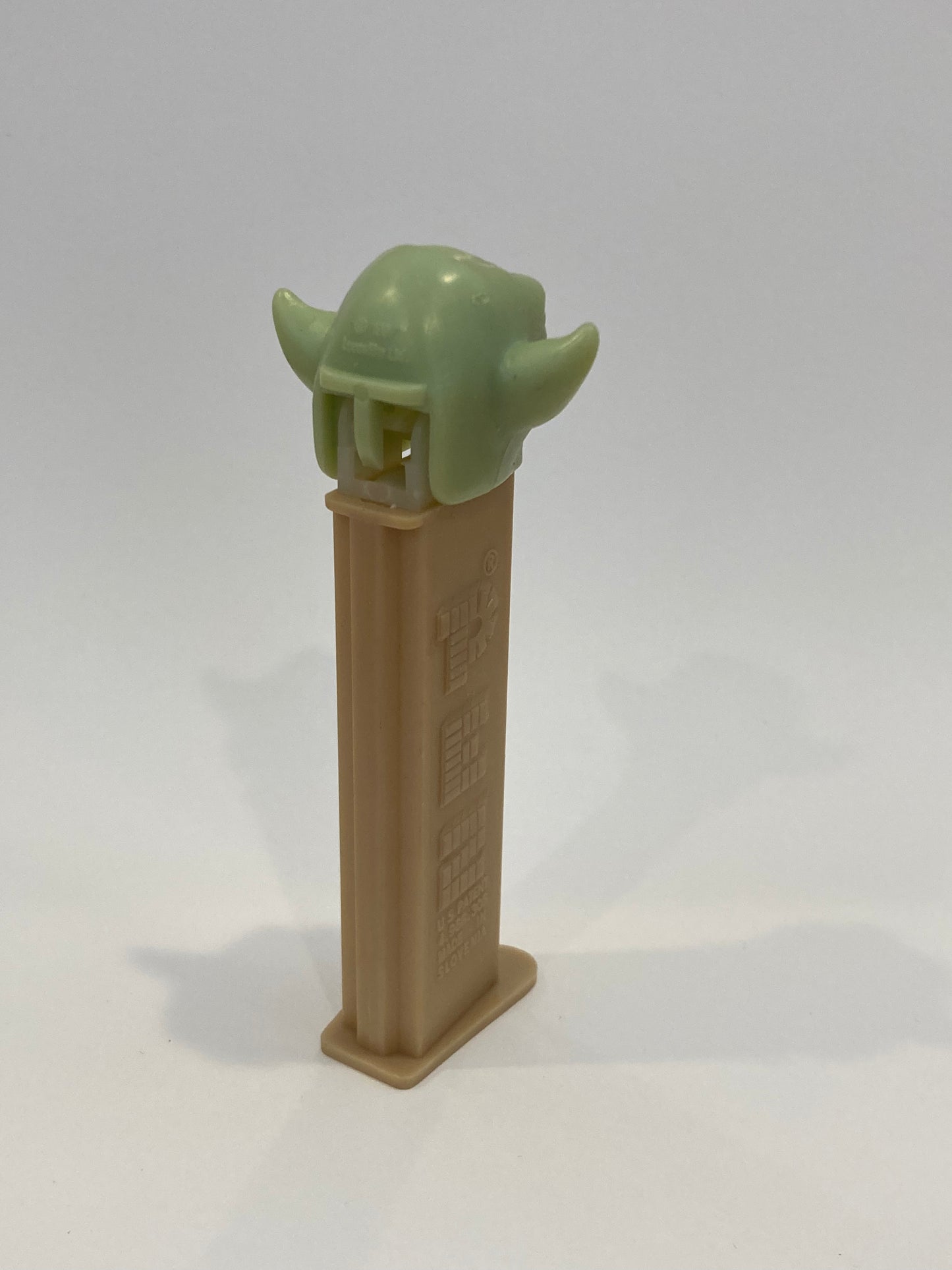 Vintage 1997 Star Wars Yoda PEZ Dispenser.