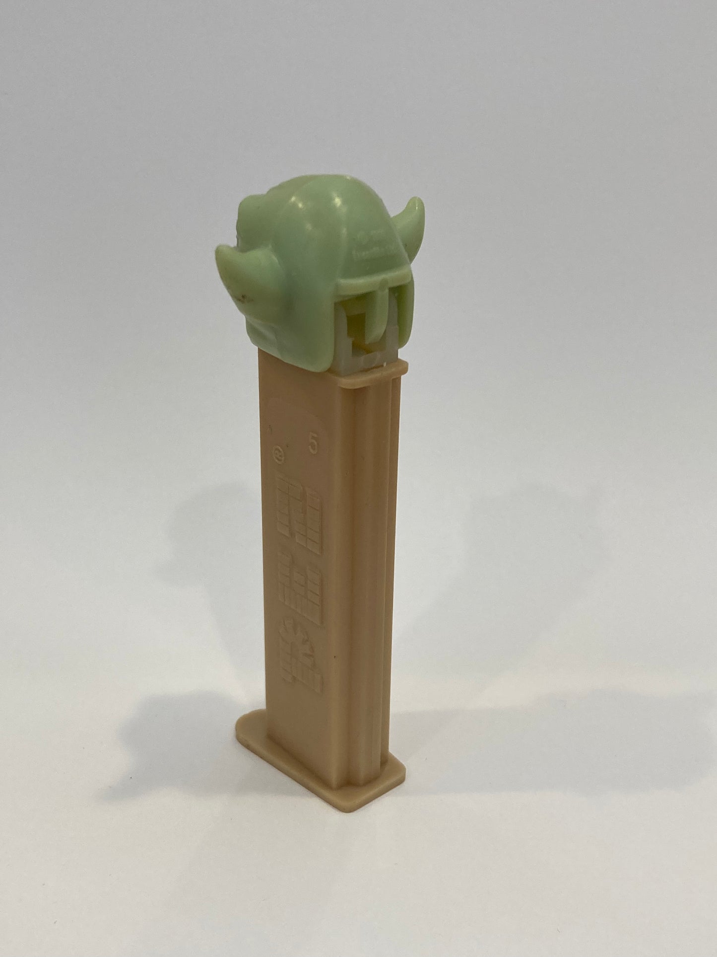 Vintage 1997 Star Wars Yoda PEZ Dispenser.